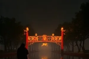 错位时空封面，两扇不同时空的门